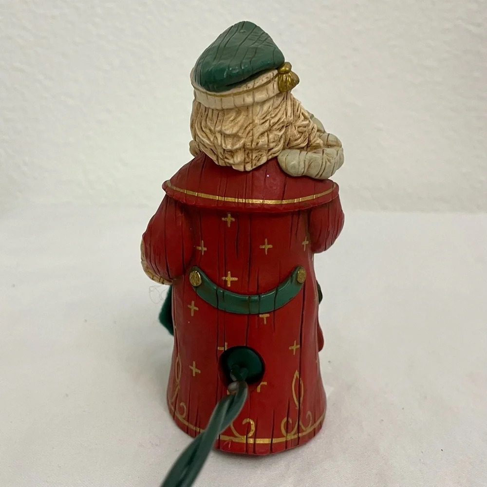 VTG Hallmark Keepsake Santa's Secret Gift Magic Musical Christmas Ornament 1997 - Picture 5 of 12